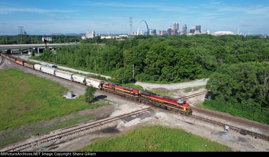 KCS 4606 Rolls north out of East Saint Louis. 